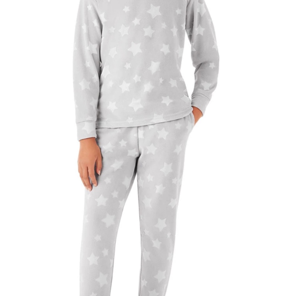 Cozy Gray Pajama Set with Long Sleeves and Star Print
